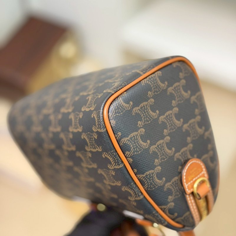 (全新品未使用✨✨)🏷Celine 瑟琳．Boston 老花波士頓 新款D扣-7