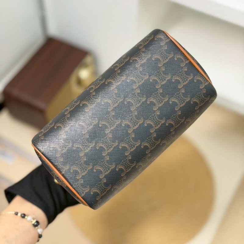 (全新品未使用✨✨)🏷Celine 瑟琳．Boston 老花波士頓 新款D扣-12