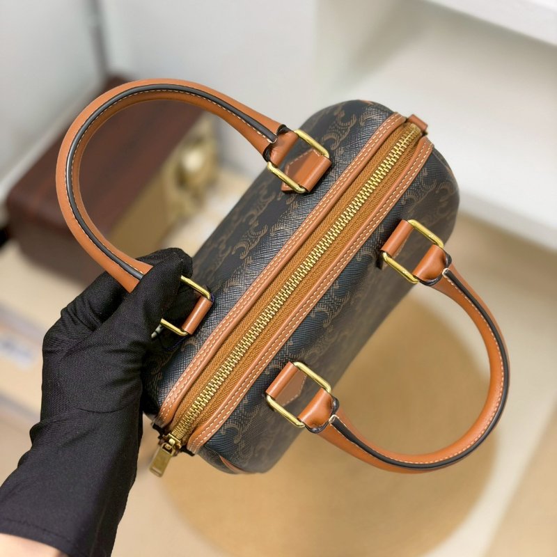 (全新品未使用✨✨)🏷Celine 瑟琳．Boston 老花波士頓 新款D扣-13