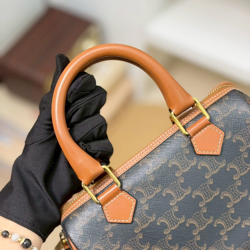 (全新品未使用✨✨)🏷Celine 瑟琳．Boston 老花波士頓 新款D扣-15