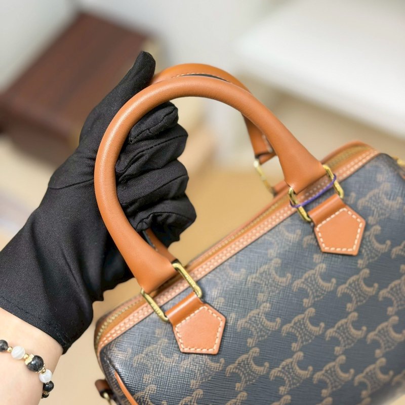 (全新品未使用✨✨)🏷Celine 瑟琳．Boston 老花波士頓 新款D扣-17