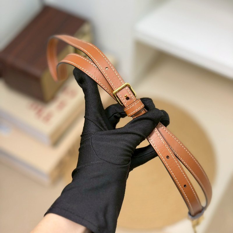 (全新品未使用✨✨)🏷Celine 瑟琳．Boston 老花波士頓 新款D扣-23