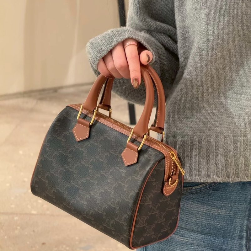 (全新品未使用✨✨)🏷Celine 瑟琳．Boston 老花波士頓 新款D扣-25