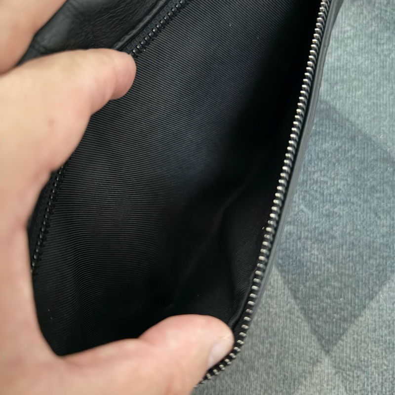 Lv 黑花壓紋腰包(M44388)-6