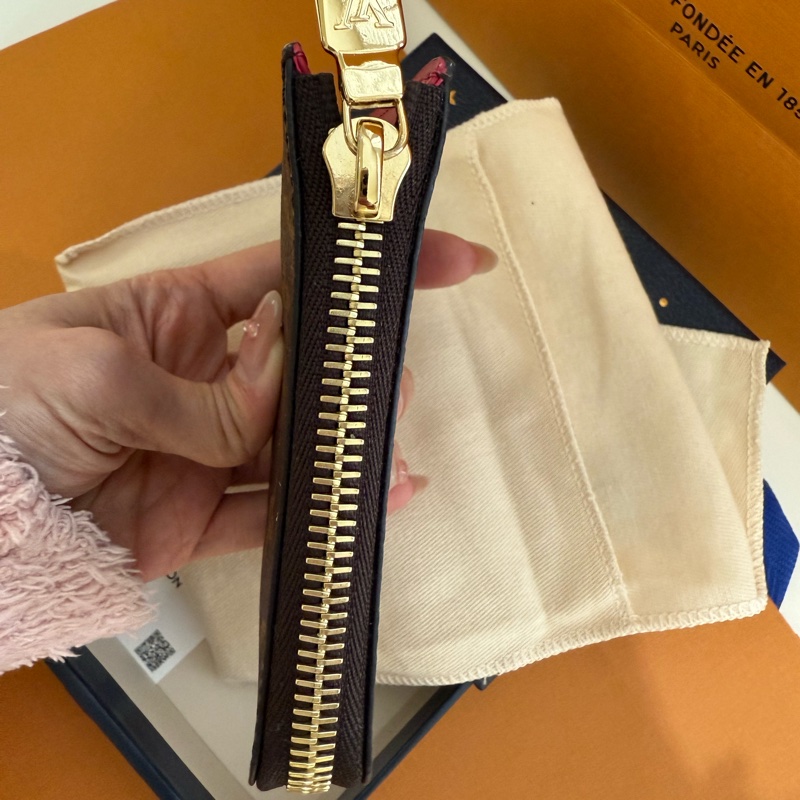 全新品LV M83676 Noa L型拉鍊短夾-11