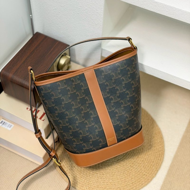 (近全新僅試背🤍)🏷Celine 瑟琳．Triomphe 老花水桶包 小號-0