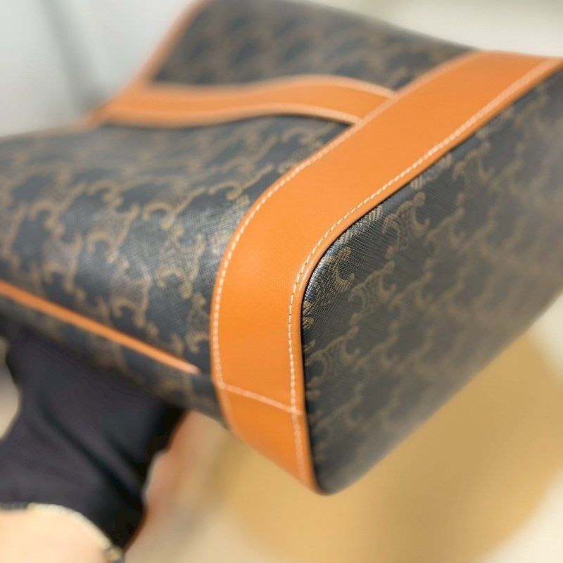(近全新僅試背🤍)🏷Celine 瑟琳．Triomphe 老花水桶包 小號-6