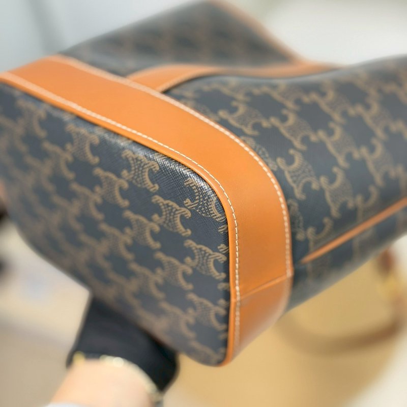 (近全新僅試背🤍)🏷Celine 瑟琳．Triomphe 老花水桶包 小號-7