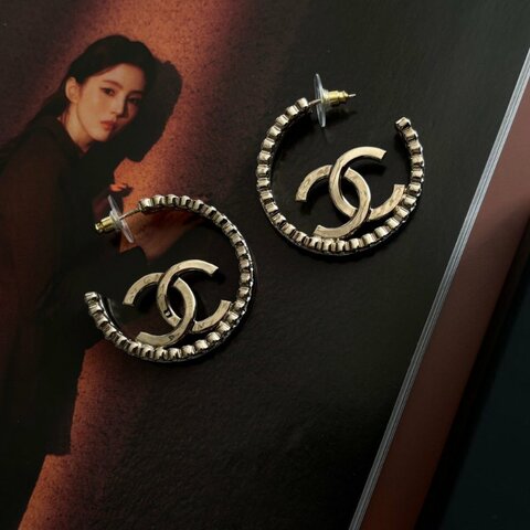 ::CHANEL:: 淡金大圈雙C 水鑽飾邊耳環