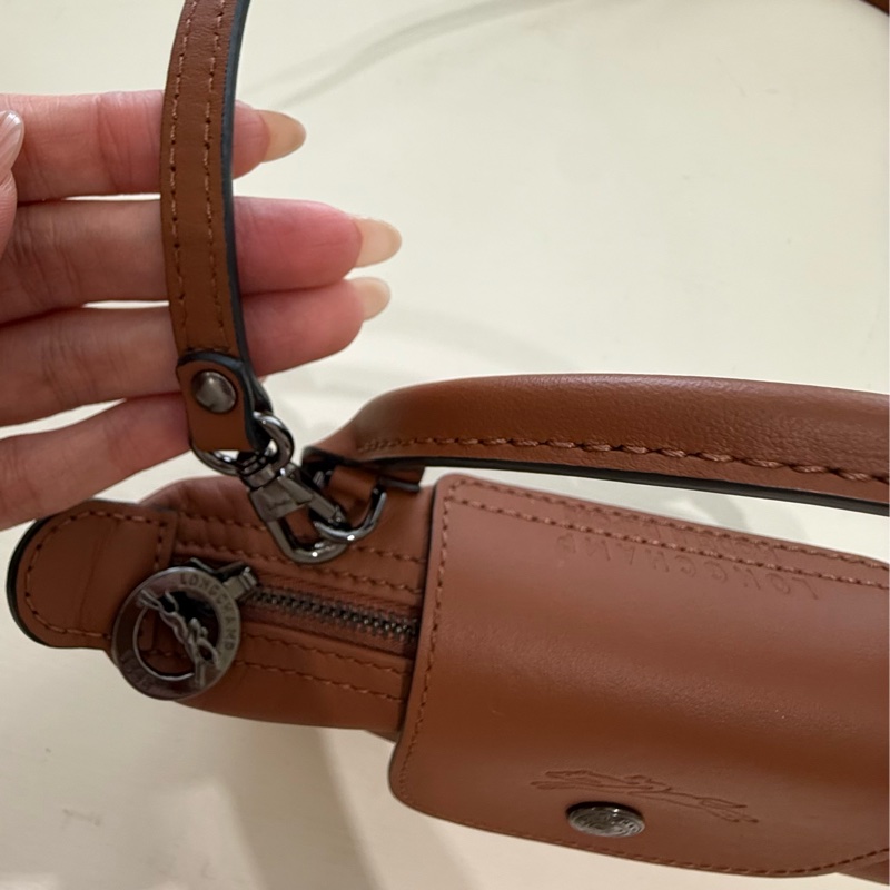99新LONGCHAMP LE PLIAGE XTRA系列牛皮斜背包(迷你/白蘭地)-15