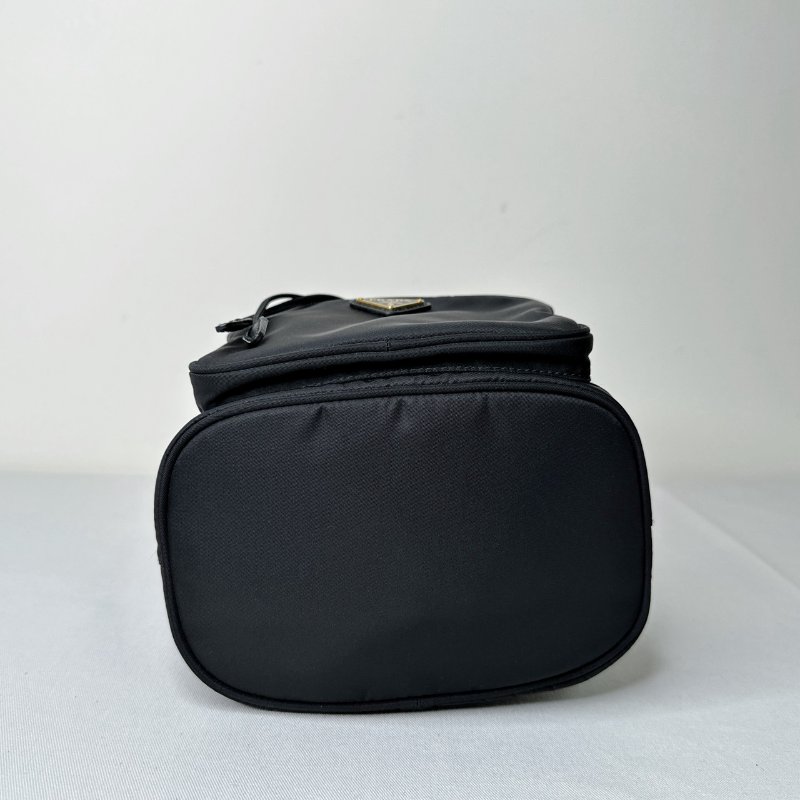 PRADA Duet尼龍小水桶包-8