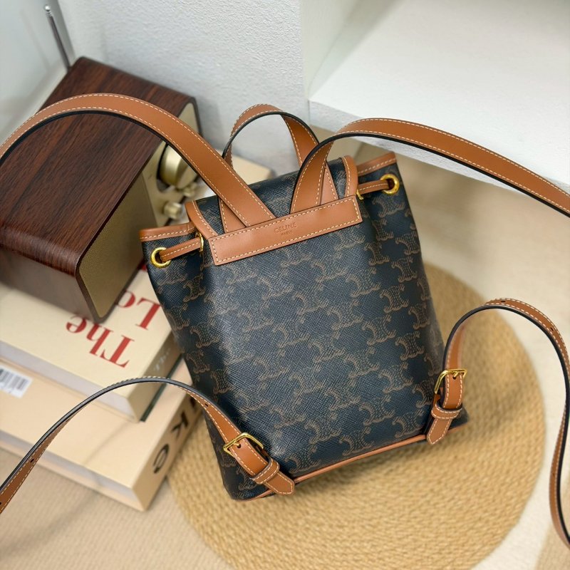 (全新閒置品✨)🏷Celine 瑟琳．Triomphe 老花後背包 小號-1