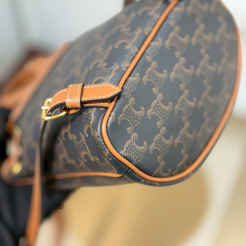 (全新閒置品✨)🏷Celine 瑟琳．Triomphe 老花後背包 小號-6