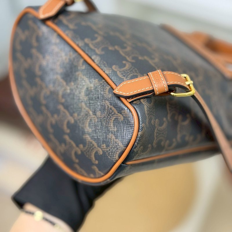 (全新閒置品✨)🏷Celine 瑟琳．Triomphe 老花後背包 小號-7