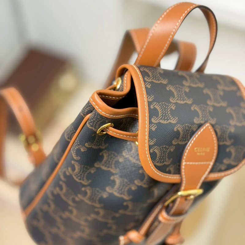 (全新閒置品✨)🏷Celine 瑟琳．Triomphe 老花後背包 小號-8