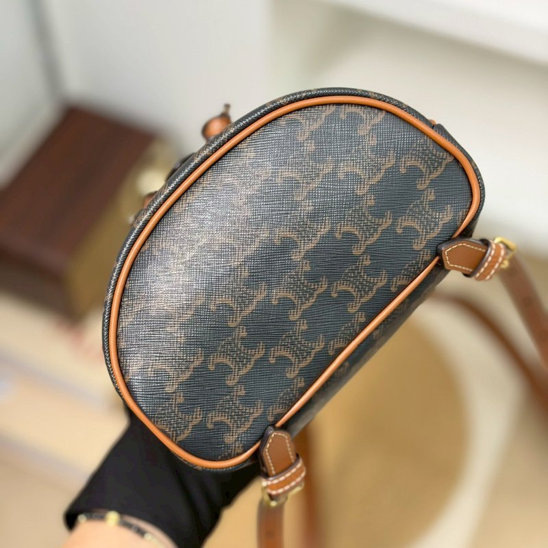 (全新閒置品✨)🏷Celine 瑟琳．Triomphe 老花後背包 小號-10
