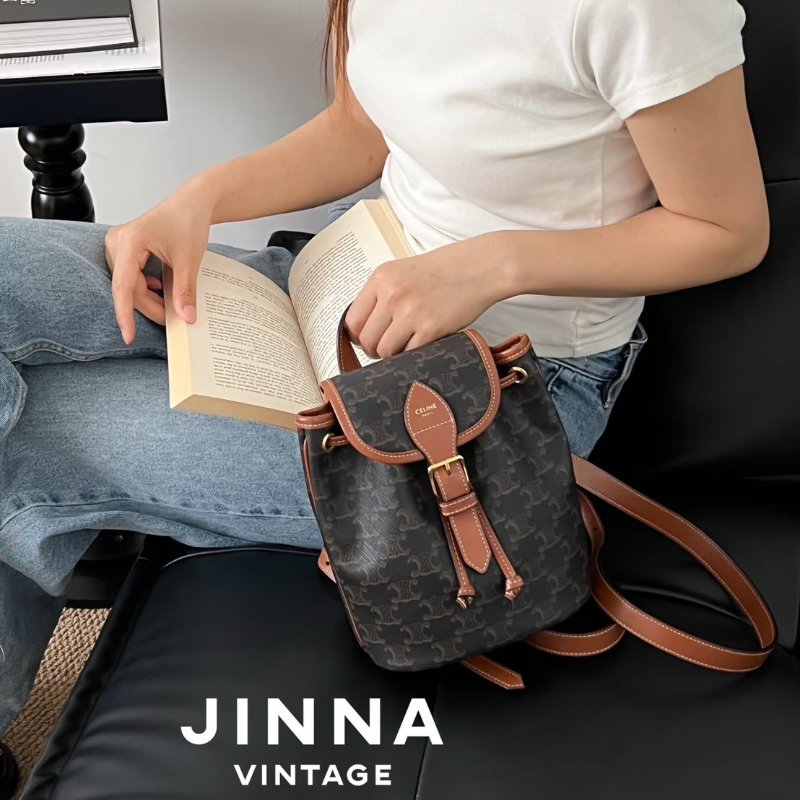 (全新閒置品✨)🏷Celine 瑟琳．Triomphe 老花後背包 小號-17