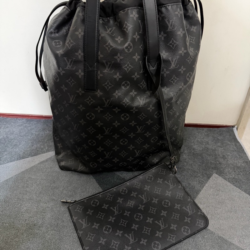 Lv 黑花束口抽繩手提/肩背托特包 M44228-0