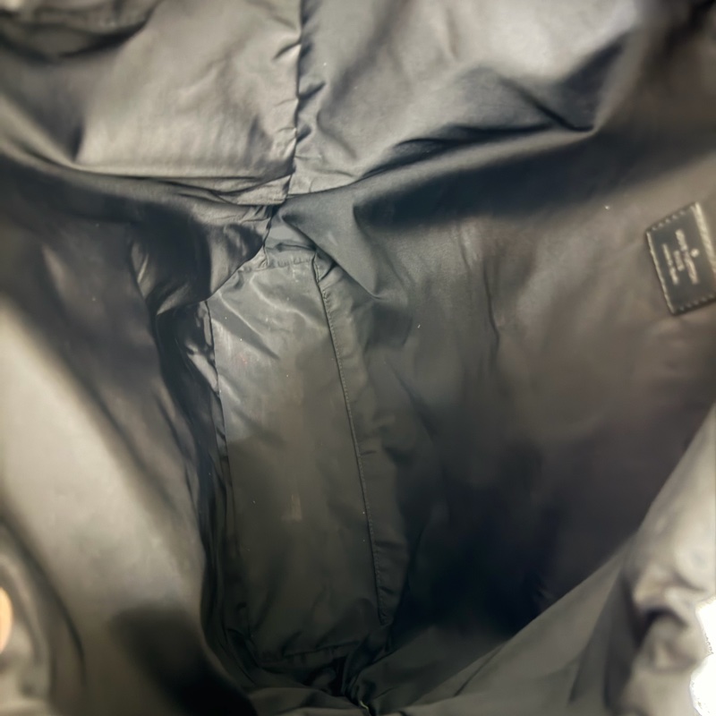 Lv 黑花束口抽繩手提/肩背托特包 M44228-9