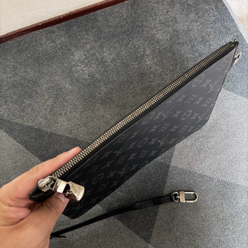 Lv 黑花束口抽繩手提/肩背托特包 M44228-15