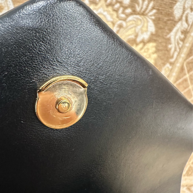 YSL 黑牛皮霧金釦LouLouToy斜背包-16