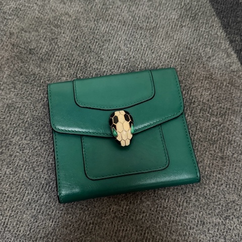 寶格麗 Serpenti 瑪瑙眼蛇頭小牛皮 三折短夾
