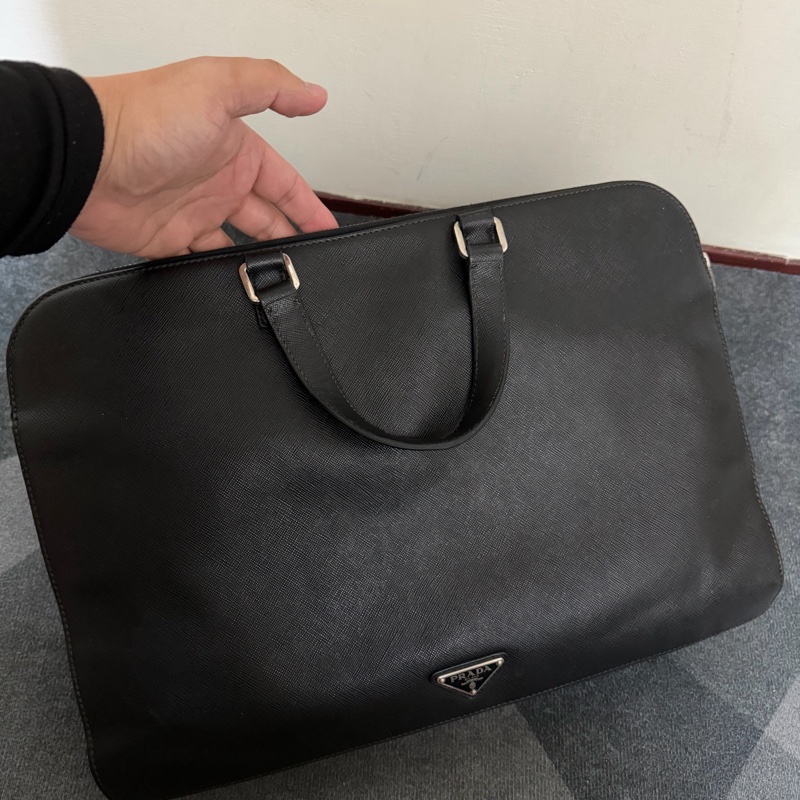 Prada 黑色防刮牛皮公事包-0