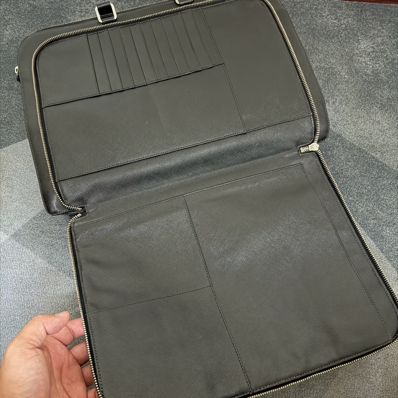 Prada 黑色防刮牛皮公事包-7