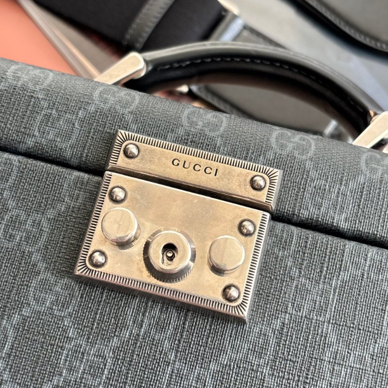 ::GUCCI:: Black GG Supreme canvas 黑緹花手提斜背箱型包 化妝箱包-4