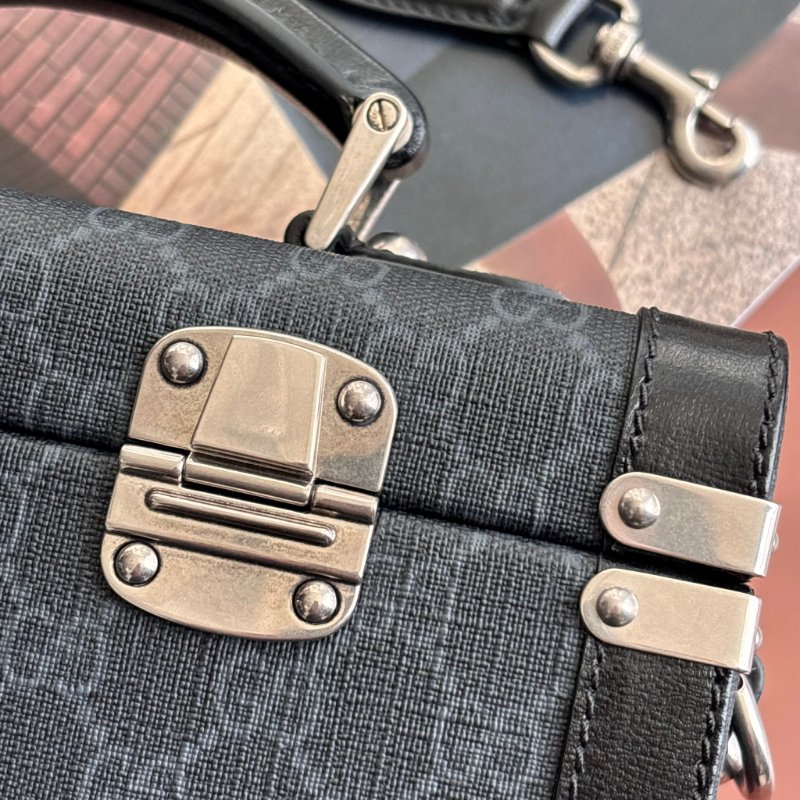 ::GUCCI:: Black GG Supreme canvas 黑緹花手提斜背箱型包 化妝箱包-6