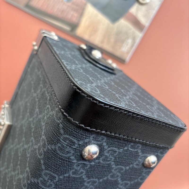 ::GUCCI:: Black GG Supreme canvas 黑緹花手提斜背箱型包 化妝箱包-14