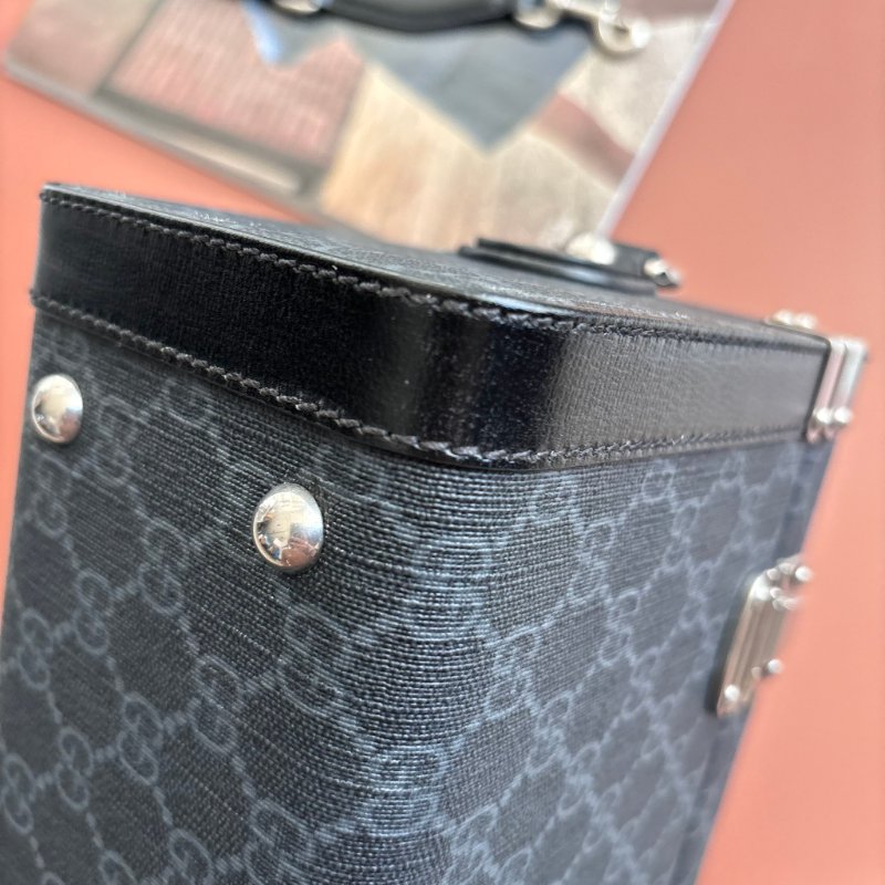 ::GUCCI:: Black GG Supreme canvas 黑緹花手提斜背箱型包 化妝箱包-15