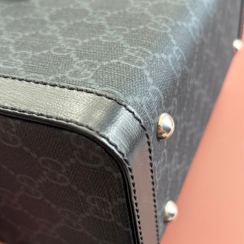 ::GUCCI:: Black GG Supreme canvas 黑緹花手提斜背箱型包 化妝箱包-16