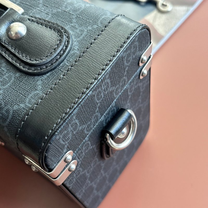 ::GUCCI:: Black GG Supreme canvas 黑緹花手提斜背箱型包 化妝箱包-20