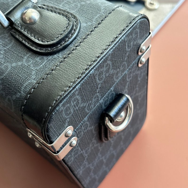 ::GUCCI:: Black GG Supreme canvas 黑緹花手提斜背箱型包 化妝箱包-21