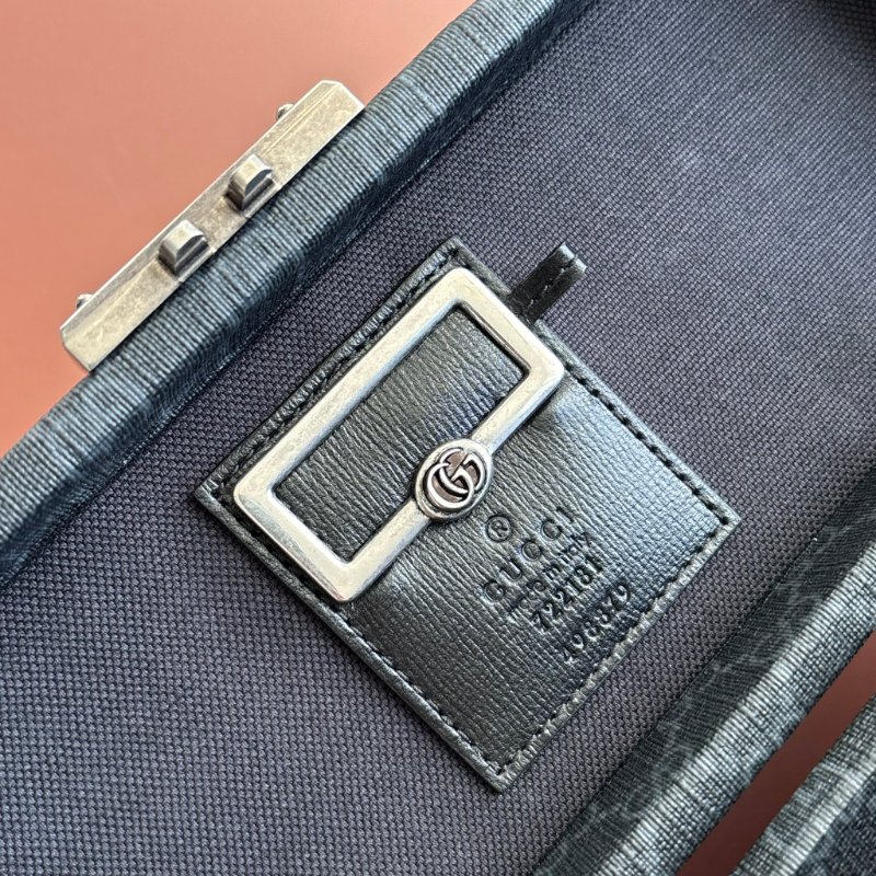 ::GUCCI:: Black GG Supreme canvas 黑緹花手提斜背箱型包 化妝箱包-23