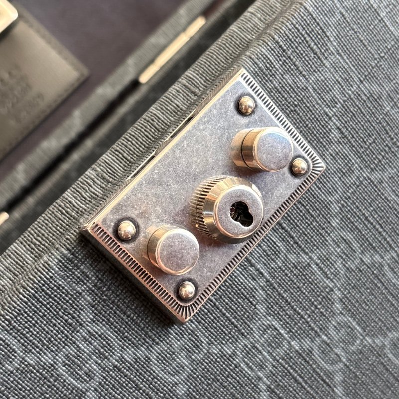 ::GUCCI:: Black GG Supreme canvas 黑緹花手提斜背箱型包 化妝箱包-25