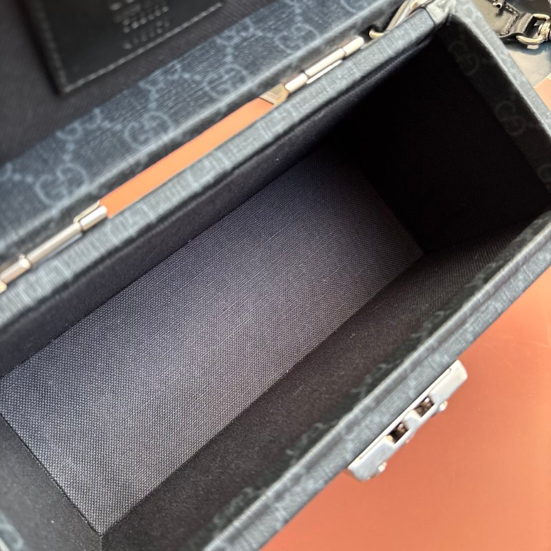 ::GUCCI:: Black GG Supreme canvas 黑緹花手提斜背箱型包 化妝箱包-26