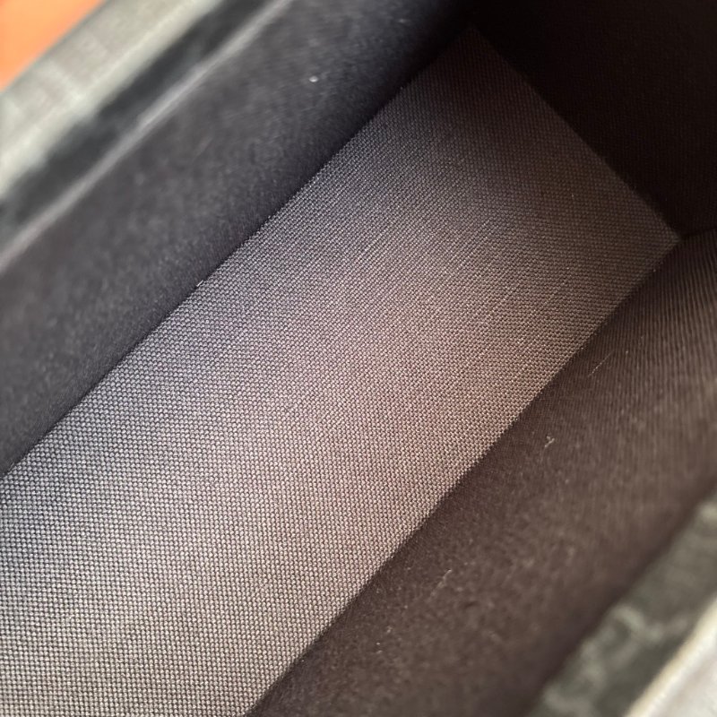 ::GUCCI:: Black GG Supreme canvas 黑緹花手提斜背箱型包 化妝箱包-29