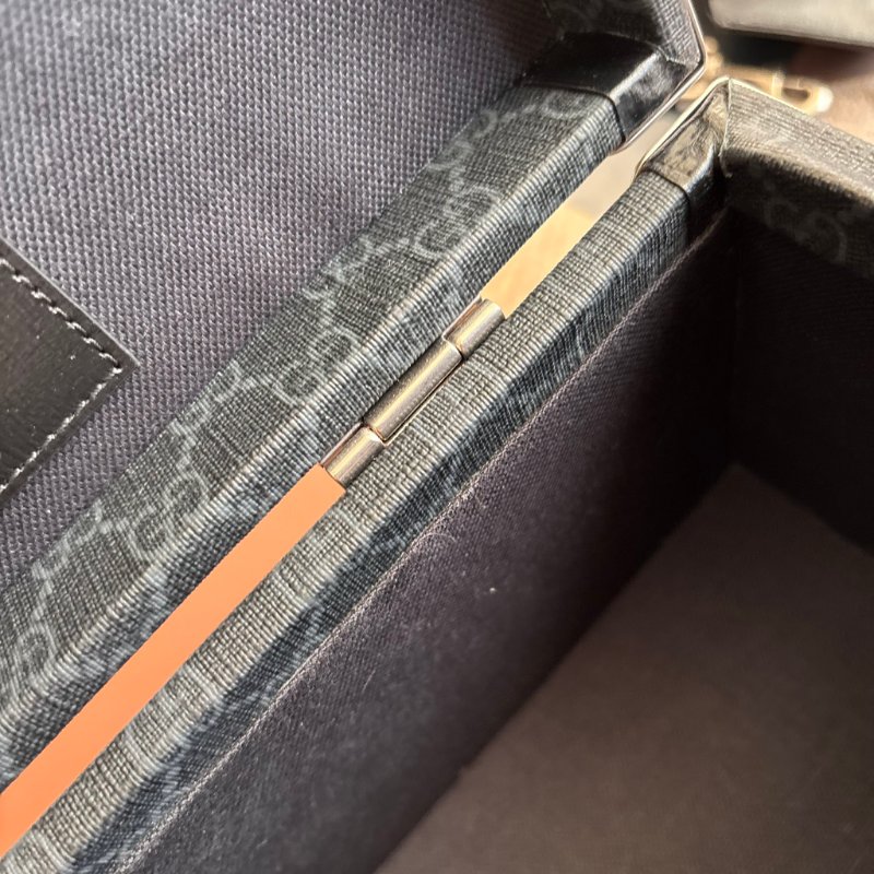::GUCCI:: Black GG Supreme canvas 黑緹花手提斜背箱型包 化妝箱包-30