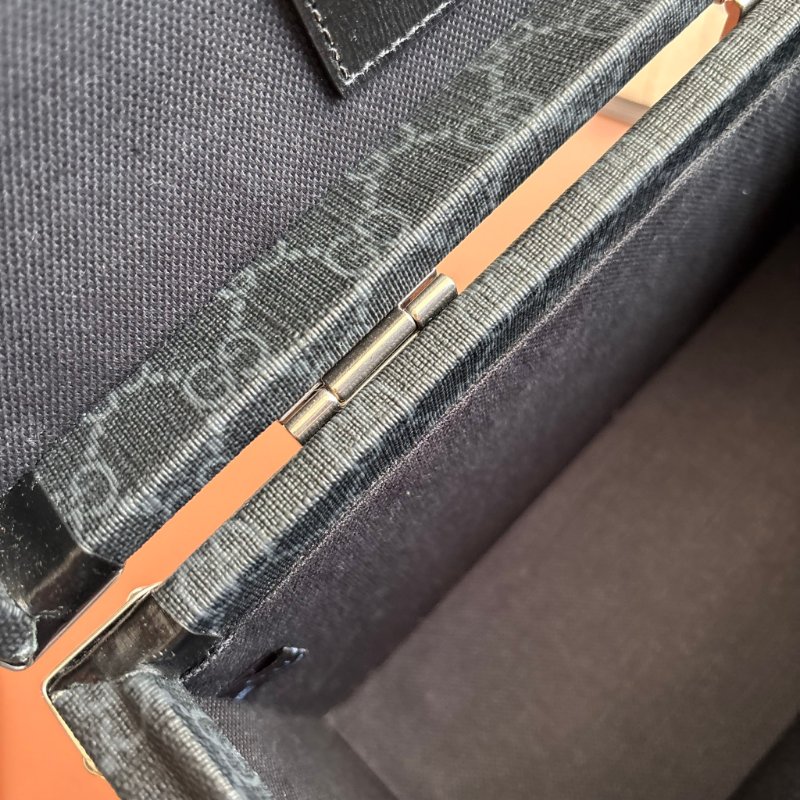 ::GUCCI:: Black GG Supreme canvas 黑緹花手提斜背箱型包 化妝箱包-31