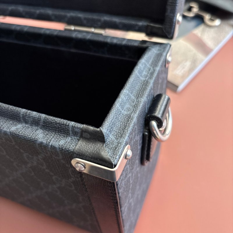 ::GUCCI:: Black GG Supreme canvas 黑緹花手提斜背箱型包 化妝箱包-33