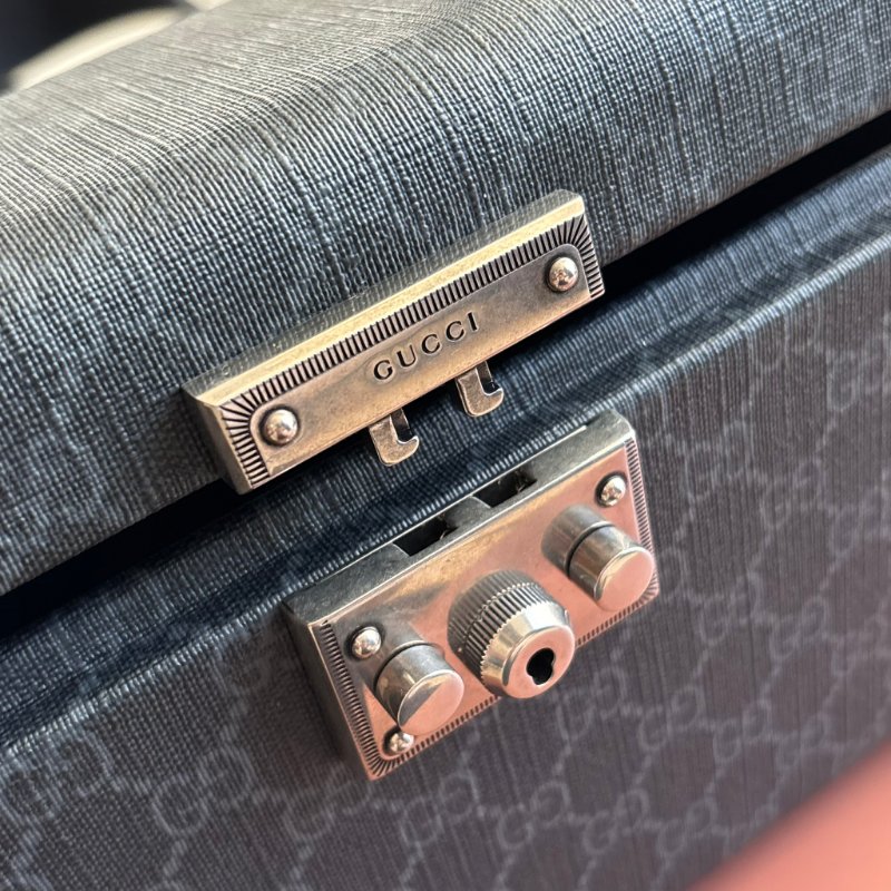 ::GUCCI:: Black GG Supreme canvas 黑緹花手提斜背箱型包 化妝箱包-34