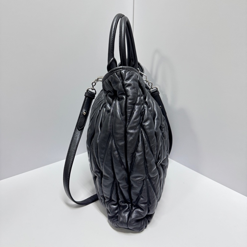 【超級新🎁】 Miu Miu 超嫩Q羊皮 元寶包 肩背+斜背包 （專櫃13.6萬！）-2