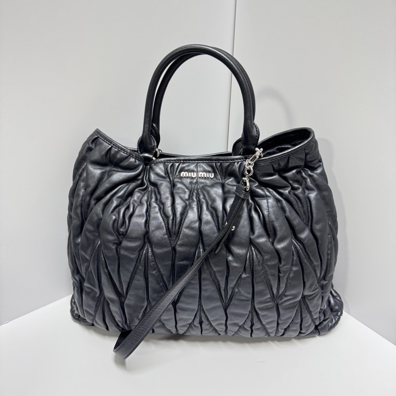 【超級新🎁】 Miu Miu 超嫩Q羊皮 元寶包 肩背+斜背包 （專櫃13.6萬！）-6