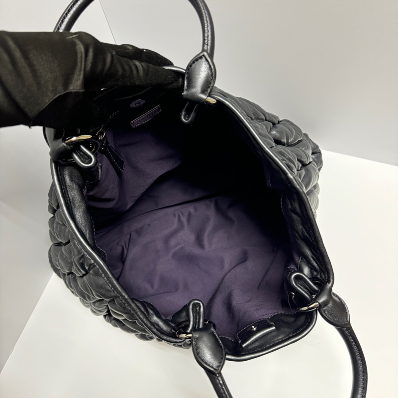 【超級新🎁】 Miu Miu 超嫩Q羊皮 元寶包 肩背+斜背包 （專櫃13.6萬！）-15