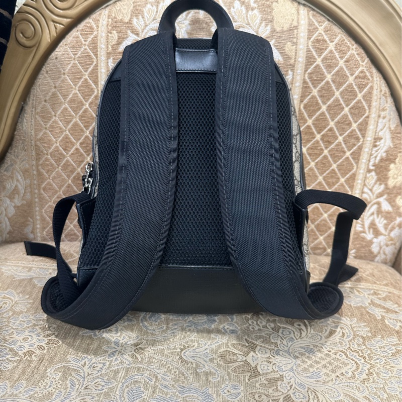 Gucci PVC黑牛皮銀釦前拉鍊口袋後背包-1