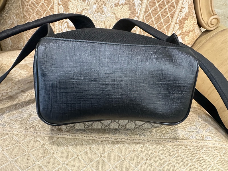 Gucci PVC黑牛皮銀釦前拉鍊口袋後背包-4