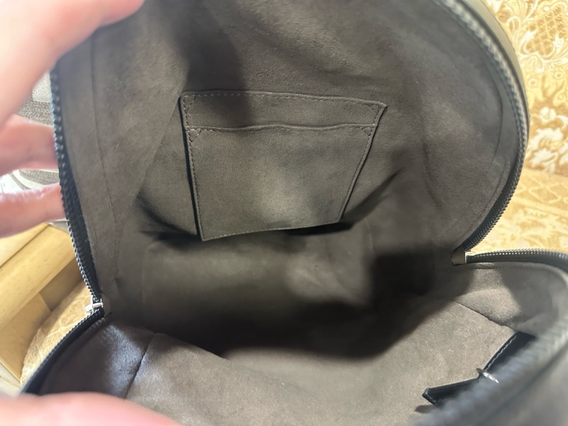 Gucci PVC黑牛皮銀釦前拉鍊口袋後背包-8