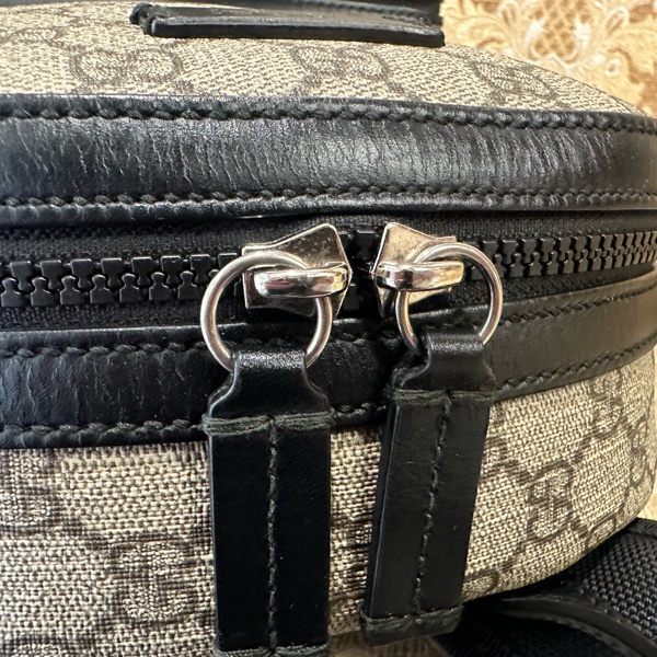 Gucci PVC黑牛皮銀釦前拉鍊口袋後背包-9